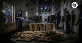 পুরান ঢাকার একটি ভোটকেন্দ্র থেকে ১৫২টি ক্রিকেট স্টাম্প উদ্ধার